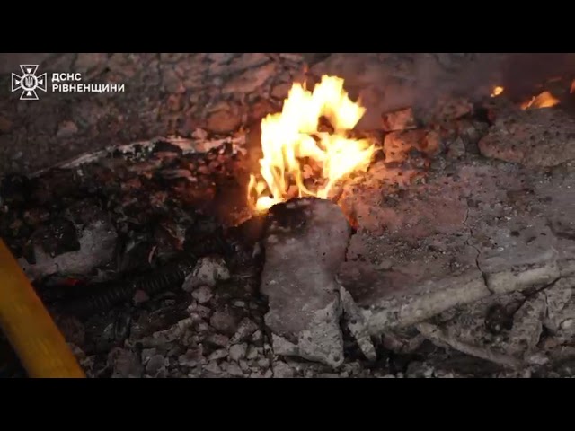 На Рівненщині рятувальники ліквідували пожежу, спричинену ударом рф по об’єкту інфрастуктури