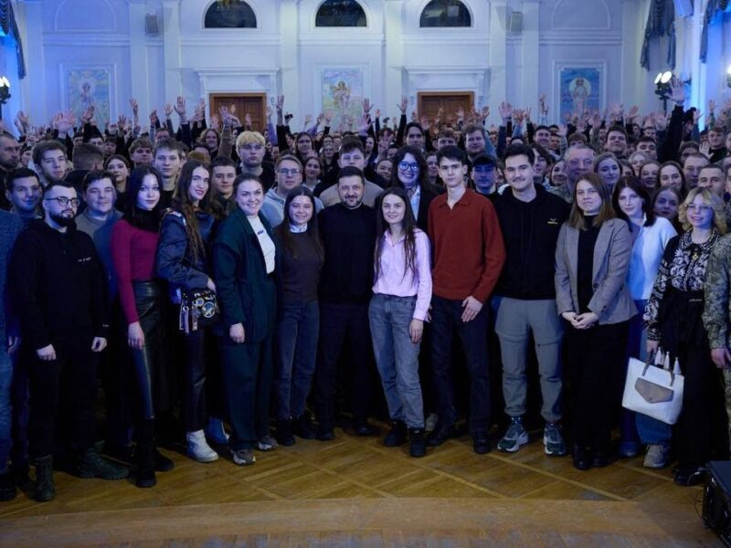 Володимир Зеленський поспілкувався з викладачами та студентами Київського авіаційного інституту