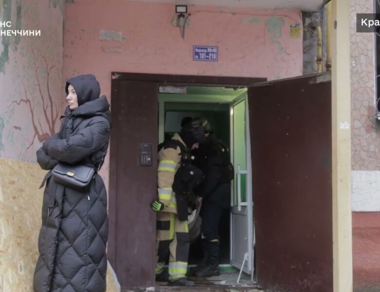 Краматорськ: рятувальники надають допомогу людям після авіаудару