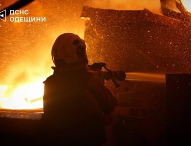 Атака на Одесу: уражено газопровід, горять будинки