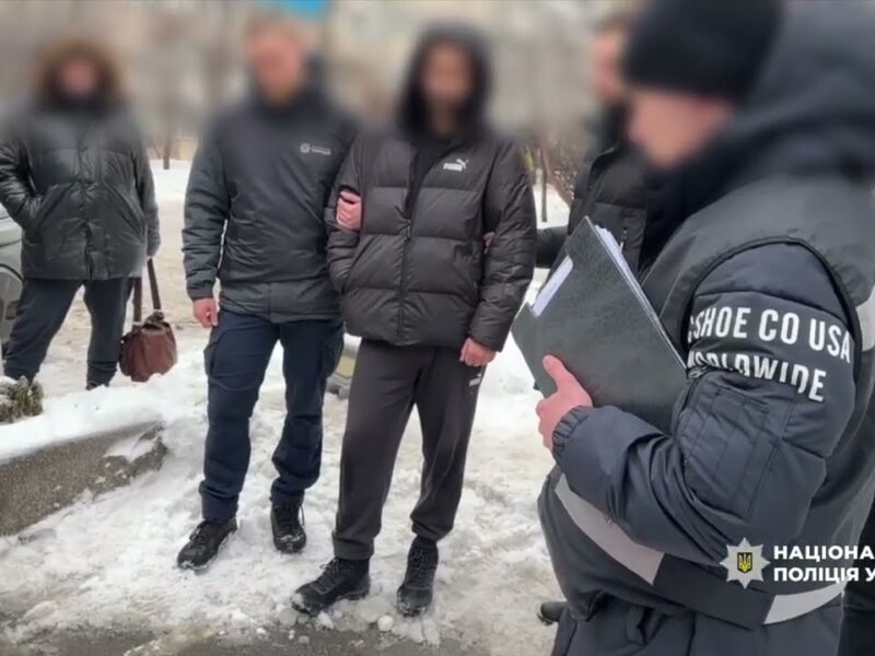 Нацполіція затримала чоловіка за вимагання 37 тисяч доларів за «вирішення питань» у ТЦК та суді