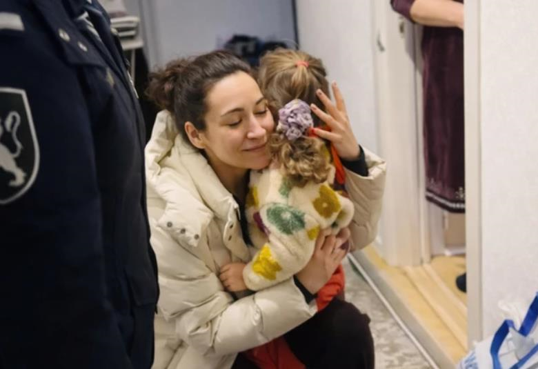 Батько викрав з майданчика: у Молдові знайшли 3-річну дівчинку з України