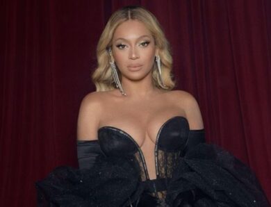 Бейонсе кардинально змінила імідж і обрізала довге кучеряве волосся