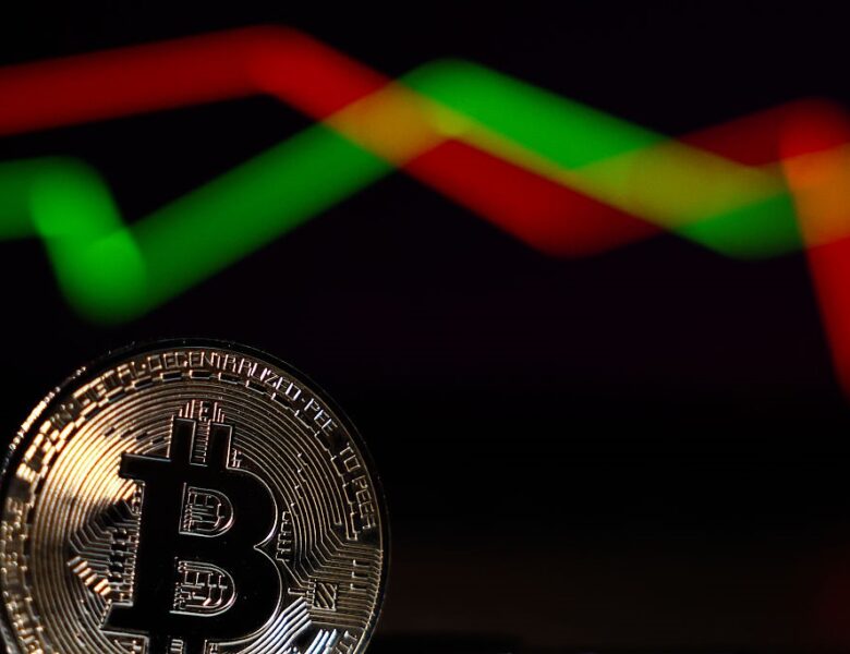 Bitcoin обвалився до найнижчого рівня з листопада 2024-го