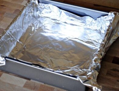 Блискуча чи матова: яка сторона фольги є безпечною при куховарстві