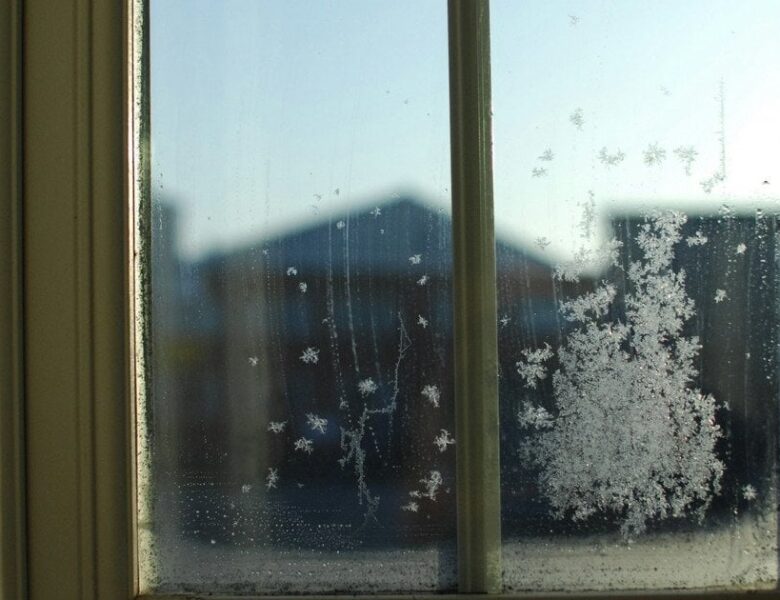 Чи потрібно мити вікна взимку – корисні поради