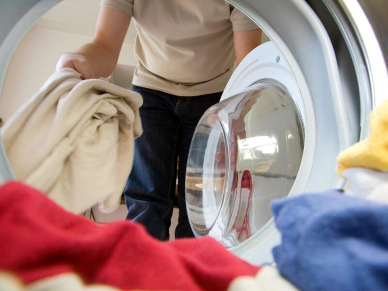 Дії з порятунку: 7 лайфхаків, як відіпрати кулькову ручку з одягу