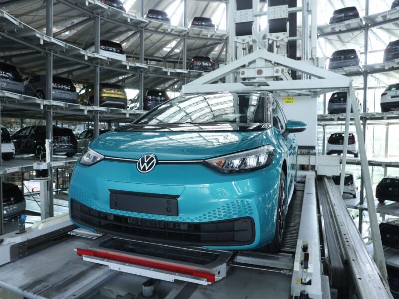 Електромобілі Volkswagen обігнали Tesla в Європі