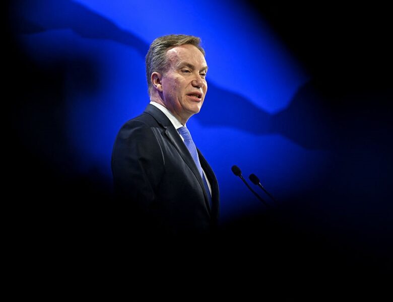 Файли Епштейна: про відставку оголосив глава WEF