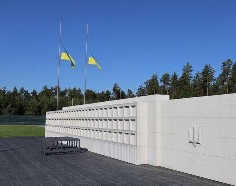 Фіктивне працевлаштування з бронею для Петрова Мінветеранів розслідує дії директора меморіального кладовища ЗСУ