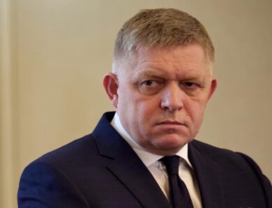 Фіцо заявив, що не зміг поговорити з Зеленським перед виконанням погрози