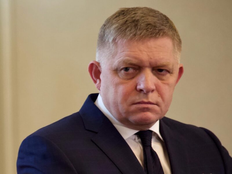 Фіцо заявив, що не зміг поговорити з Зеленським перед виконанням погрози