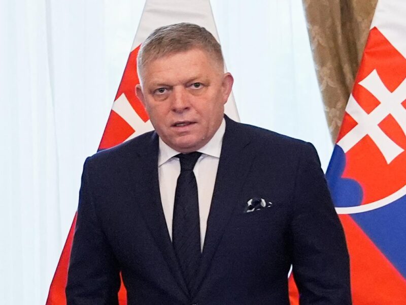 Фіцо зупинив екстрені поставки електрики Україні