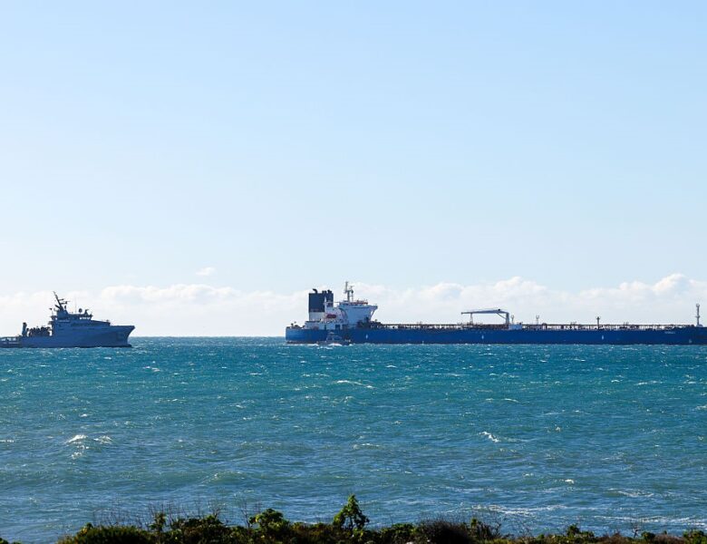 Франція змусила російський танкер залишити її води