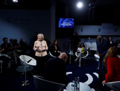 Гілларі Клінтон назвала “ганебною” поведінку Трампа щодо України