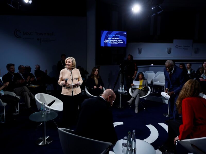 Гілларі Клінтон назвала “ганебною” поведінку Трампа щодо України