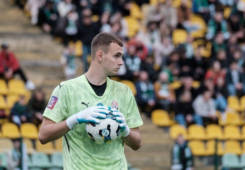 Голкіпер Зорі відзначив інтерес Валенсії і назвав причину відсутності угоди