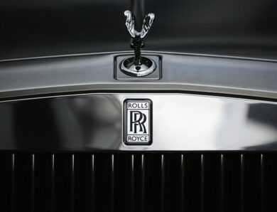 Імпорт люксових автомобілів в Україну впав утричі