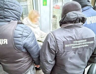 Хабар за сонячні панелі у Львові затримали чоловіка, який намагався підкупити митника за 1 100 доларів