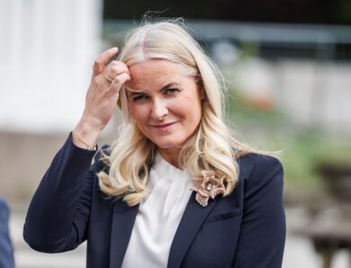 Кронпринцеса Норвегії вибачилася за контакти з Джеффрі Епштейном