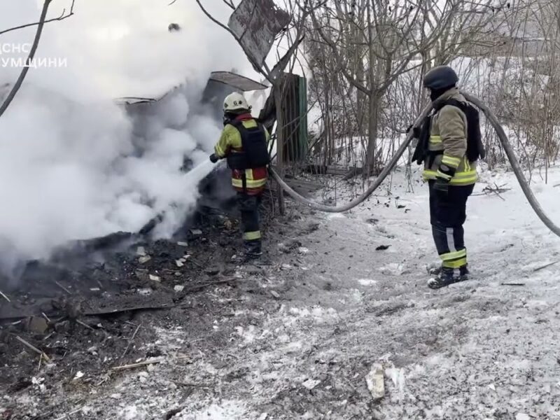 Сумщина: рятувальники ліквідували загоряння в житловому секторі, спричинене російським ударом
