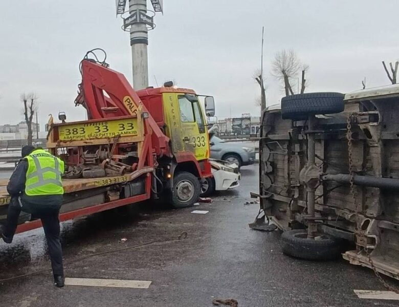 Масштабна ДТП в Києві: пошкоджені шість авто