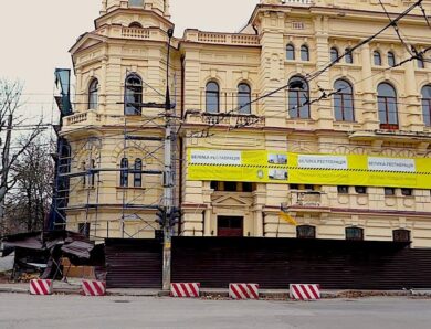 Масштабне пограбування окупантами музею в Херсоні: викрито підозрюваних