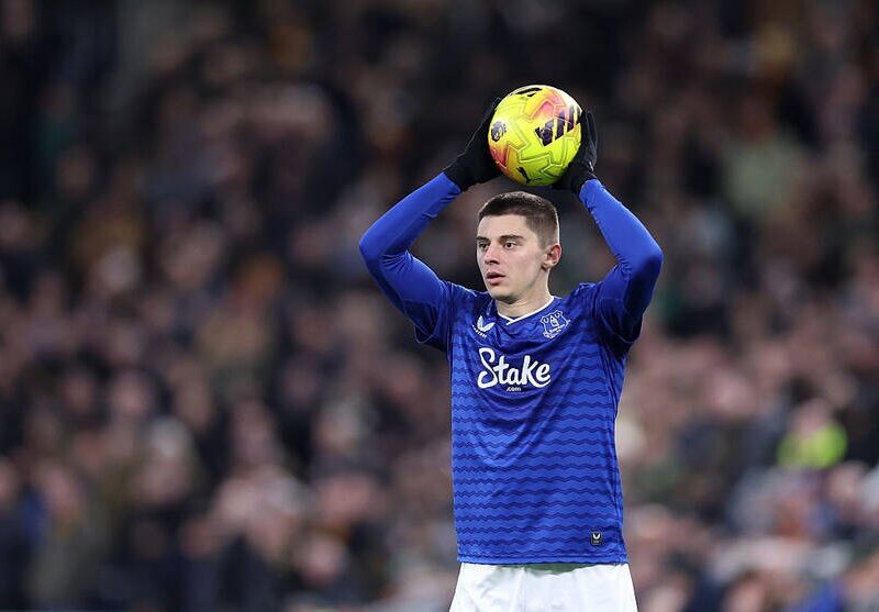 Миколенко компенсує відсутність у попередньому турі АПЛ набором форми