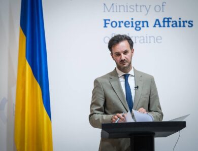 МЗС зреагувало на дозвіл росіянці нести табличку “Україна” на Олімпіаді