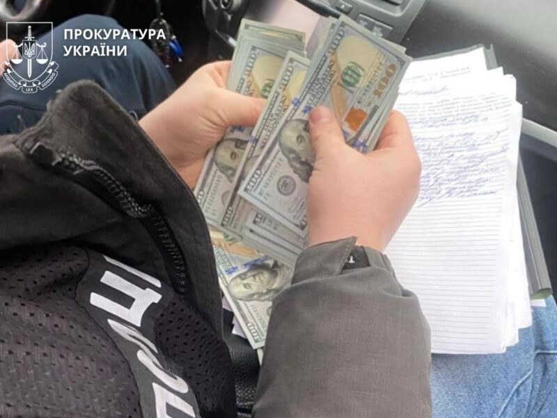 На Черкащині заступник міського голови попався на хабарі $5 тисяч