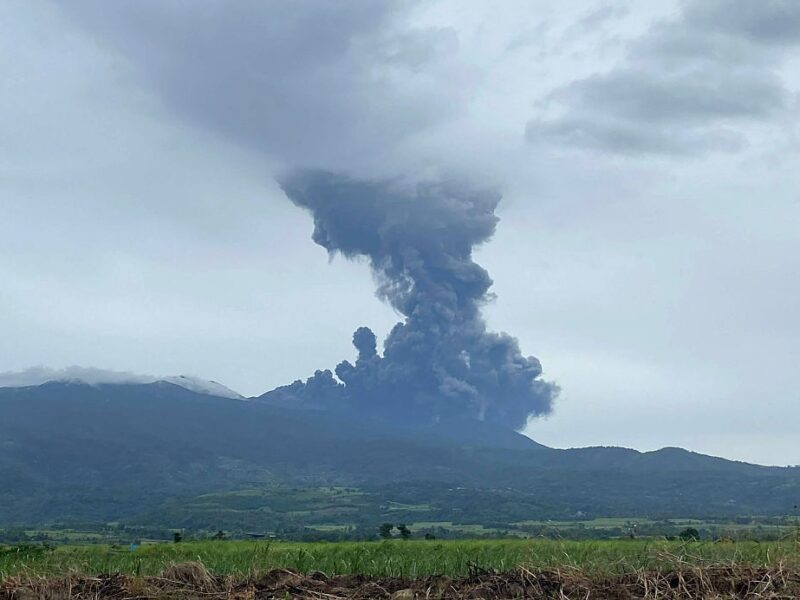 На Філіппінах відбулося виверження вулкана Канлаон