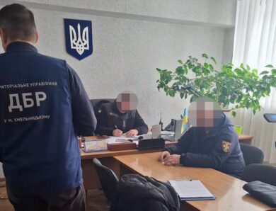 На Хмельниччині викрито закупку неякісних костюмів для рятувальників