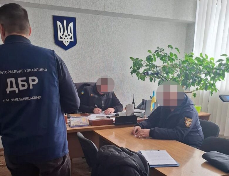 На Хмельниччині викрито закупку неякісних костюмів для рятувальників