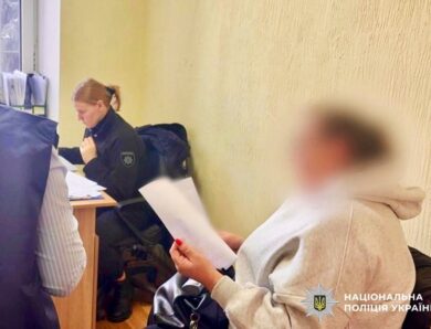 На Київщині матір-виховательку підозрюють у катуванні дітей