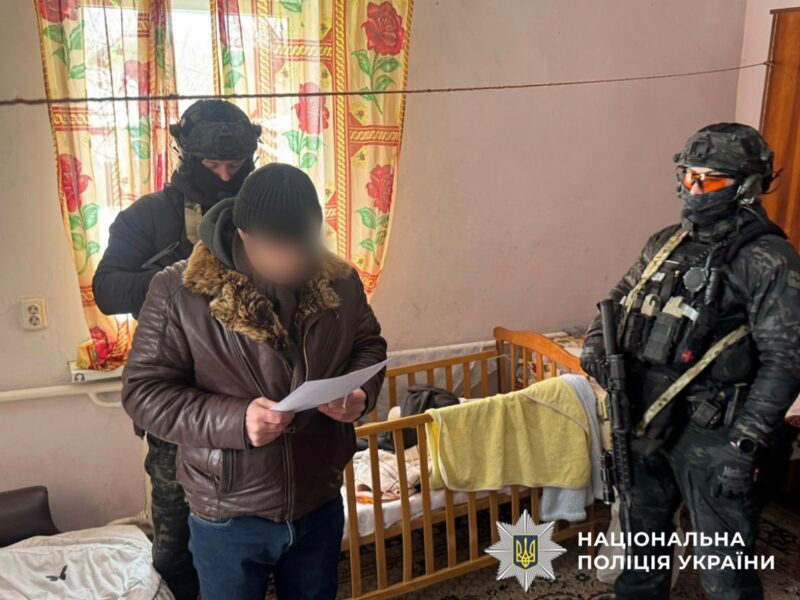 На Київщині затримали торговців трофейною зброєю