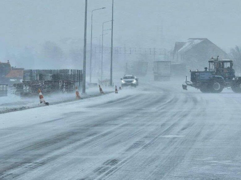 На кордоні з Румунією призупинили проїзд автобусів і вантажівок