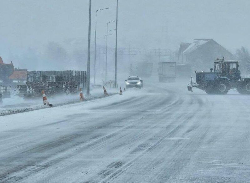 На кордоні з Румунією призупинили проїзд автобусів і вантажівок