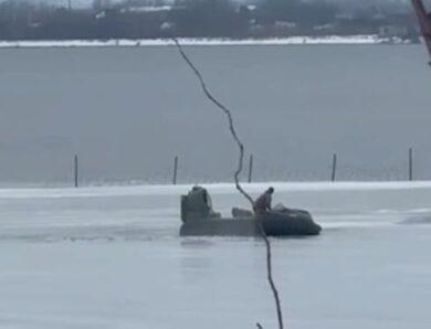 На Одещині прикордонники врятували дітей, які провалилися під лід