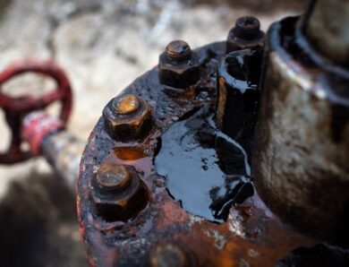 Нафтогазові доходи РФ обвалилися удвічі