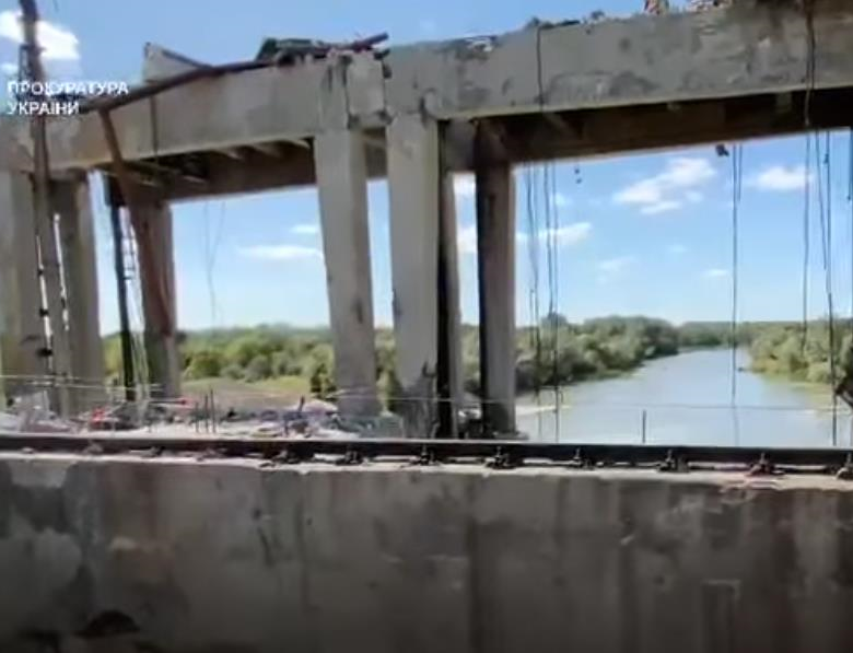 Наказали зруйнувати Оскільську греблю: справу генералів РФ передано до суду