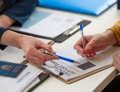 Не лише переселенці: хто може отримати фінансову допомогу в Україні