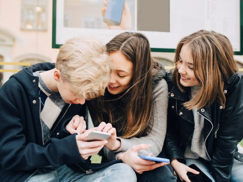 Німеччина обговорює обмеження соцмереж для дітей