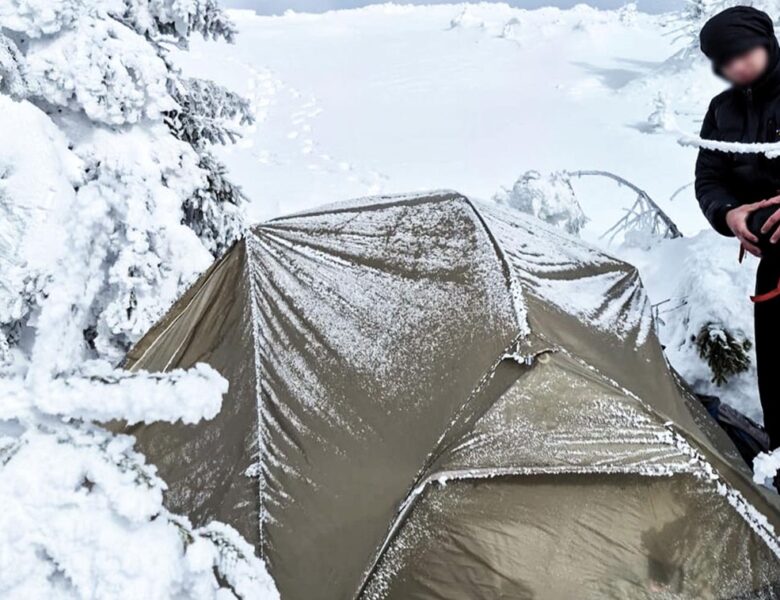 Ночівля в горах: у Карпатах врятували молоду пару