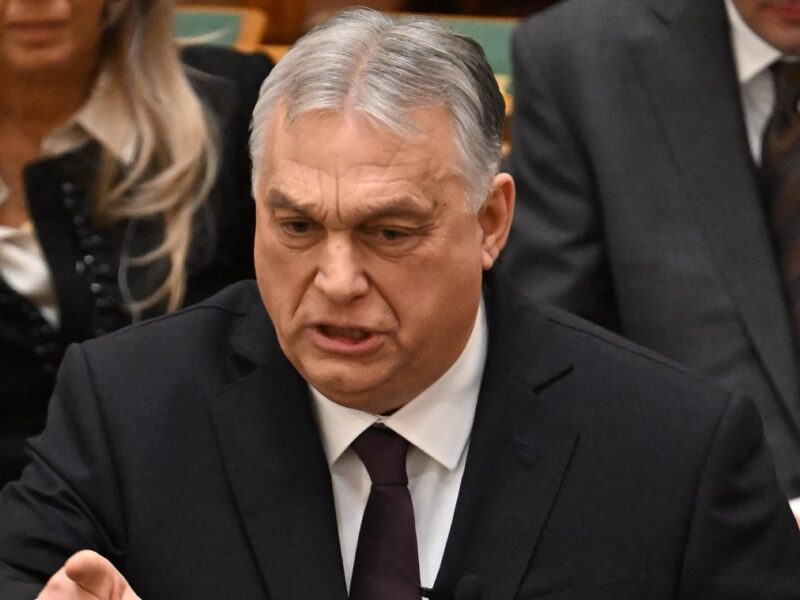 Орбан анонсував розгортання військових через “українську загрозу”