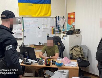 Підполковник ДПСУ заробив понад $1,5 млн на ухилянтах