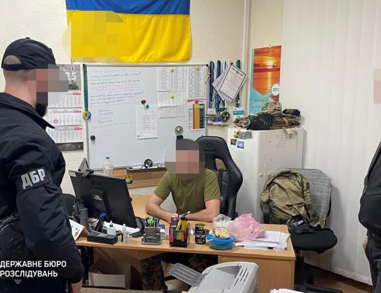 Підполковник ДПСУ заробив понад $1,5 млн на ухилянтах