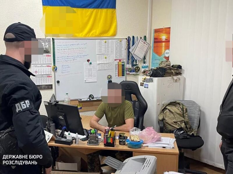 Підполковник ДПСУ заробив понад $1,5 млн на ухилянтах