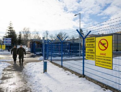 Польща заборонила в&rsquo;їзд на військові об&rsquo;єкти на китайських авто