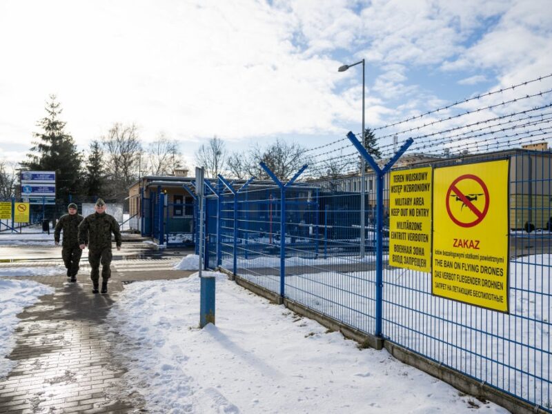 Польща заборонила в&rsquo;їзд на військові об&rsquo;єкти на китайських авто