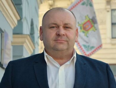 Посадовець Чернівців у списку порушників НАЗК Ігор Крохмаль поєднував мерію з бізнесом та отримував мільйонні дарунки